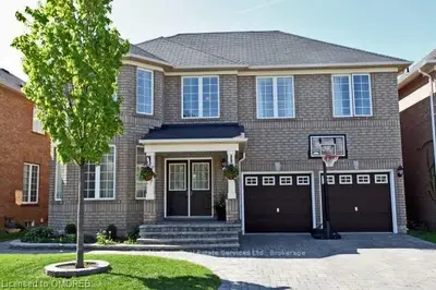 2468 Pebblestone Court, Oakville, ON L6M 4C4