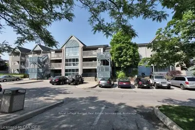 2010 CLEAVER Avenue 201, Burlington, ON L7M 4C1