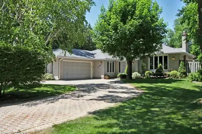 114 Selgrove Crescent, Oakville, ON L6L 1L3