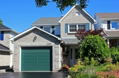 2250 LEOMINSTER Drive, Burlington, ON L7P 3X1
