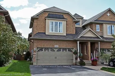 2042 Elmgrove Road, Oakville, ON L6M 4Y5