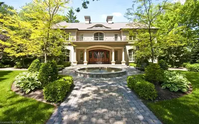 1207 Lakeshore Road E, Oakville, ON L6J 1L3