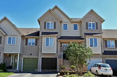 2078 Glenhampton Road, Oakville, ON L6M 3T9