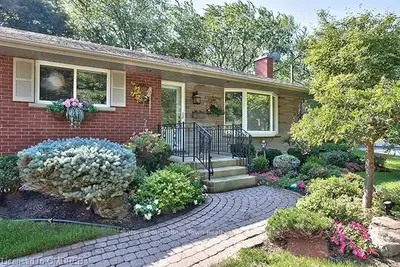 4026 SPRUCE Avenue, Burlington, ON L7L 1J8