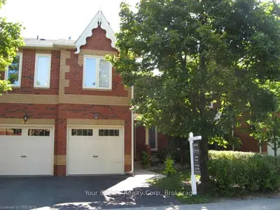 2006 Glenada Crescent 39, Oakville, ON L6H 5R9