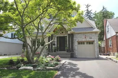 270 QUEEN MARY Drive, Oakville, ON L6K 3L2