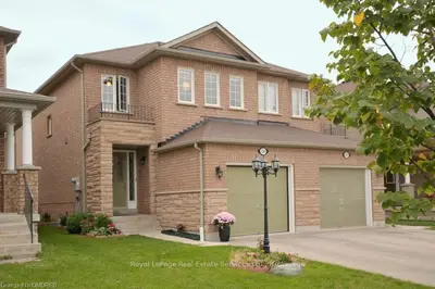7249 Lowville Heights, Mississauga, ON L5N 8L3