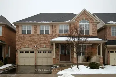 1332 Roundwood Crescent, Oakville, ON L6M 4A2
