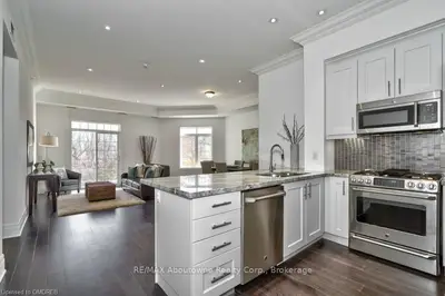 2300 Upper Middle Road W 111, Oakville, ON L6M 0T4