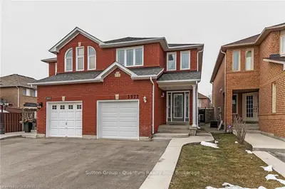 3977 Honey Locust Trail, Mississauga, ON L5N 7A5