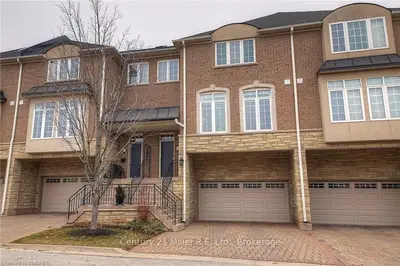1267 Dorval Drive 18, Oakville, ON L6M 3Z4