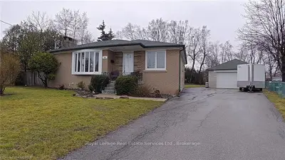 469 SANDMERE Place, Oakville, ON L6L 4G5