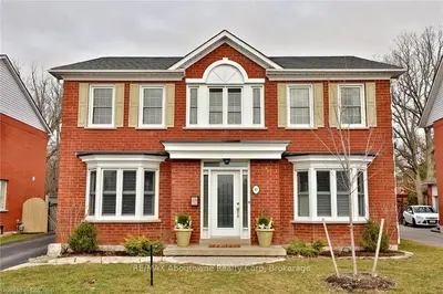 47 Morrison Creek Crescent, Oakville, ON L6H 4C3