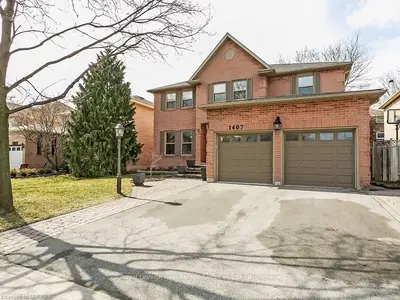 1407 Fieldcrest Lane, Oakville, ON L6M 2W3