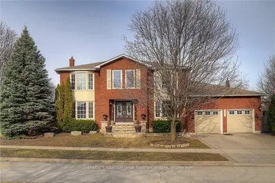 1557 Stationmaster Lane, Oakville, ON L6M 3A9