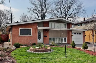 1093 Flagship Drive, Mississauga, ON L4Y 2J9