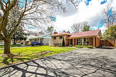 5231 Mulberry Drive, Burlington, ON L7L 3P6