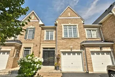 2433 Montagne Avenue, Oakville, On L6m 0j4
