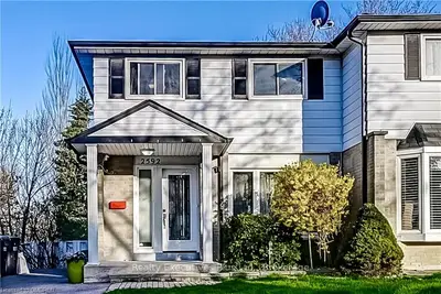 2592 SHERHILL Drive Main, Mississauga, ON L5J 3Z3