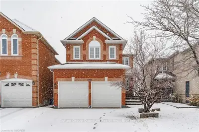 7356 SANDHURST Drive, Mississauga, ON L5N 7G7