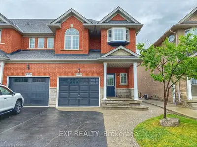 2058 Redstone Crescent, Oakville, ON L6M 5B1