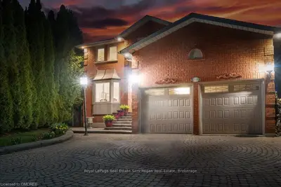 2729 Ashridge Place, Oakville, ON L6J 7K3