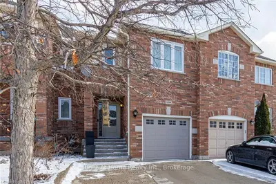 2498 NEWCASTLE Crescent, Oakville, ON L6M 4P3