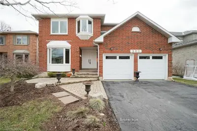 302 Leacock Avenue, Oakville, ON L6H 5J2