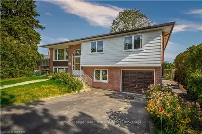 996 MCBRIDE Avenue, Mississauga, ON L5C 1L6