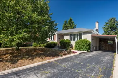 561 VALLEY Drive, Oakville, ON L6L 4L9