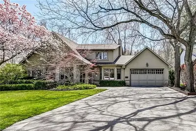 1408 BRACKENCREST Road, Mississauga, ON L5G 2W5