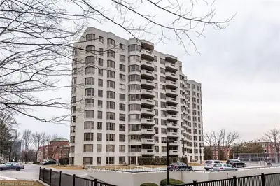 1201 NORTH SHORE Boulevard E 102, Burlington, ON L7S 1Z5