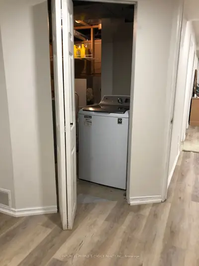 6077 Duford Drive Lower, Mississauga, On L5v 1a7