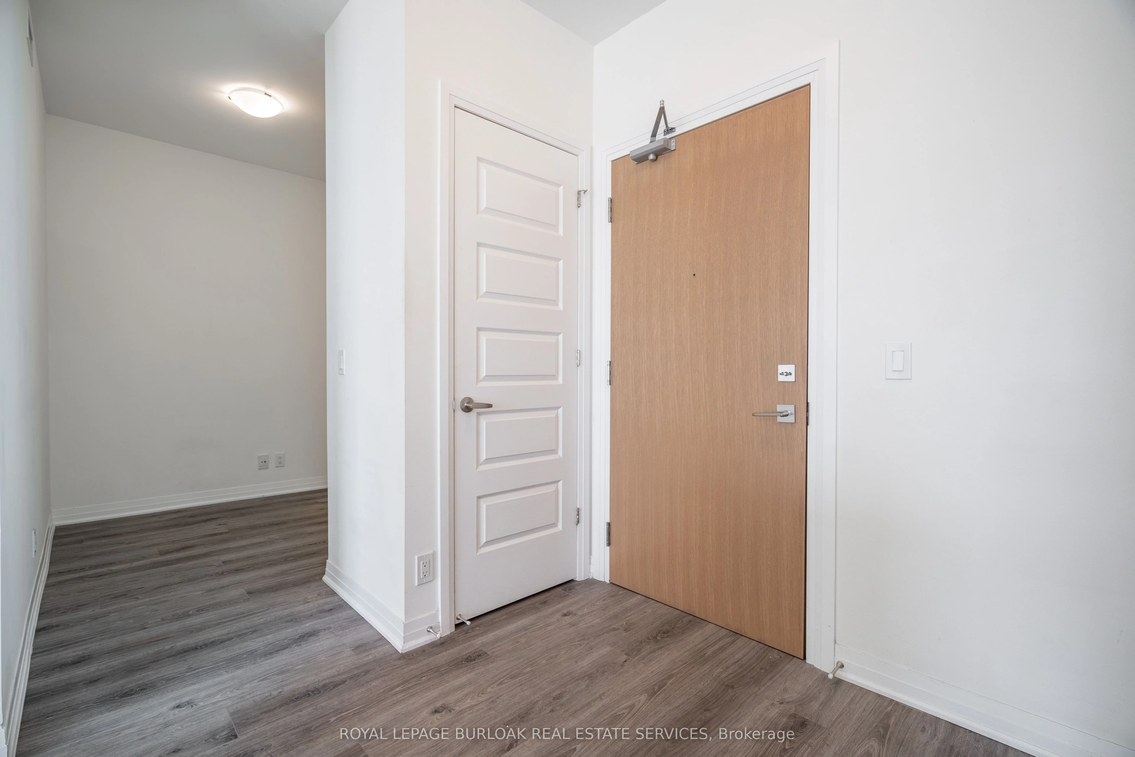 128 Grovewood Common 513, Oakville, ON L6H 0X3