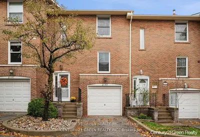 Condo Townhouse in Burlington