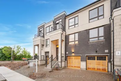 Att/Row/Townhouse in Oakville