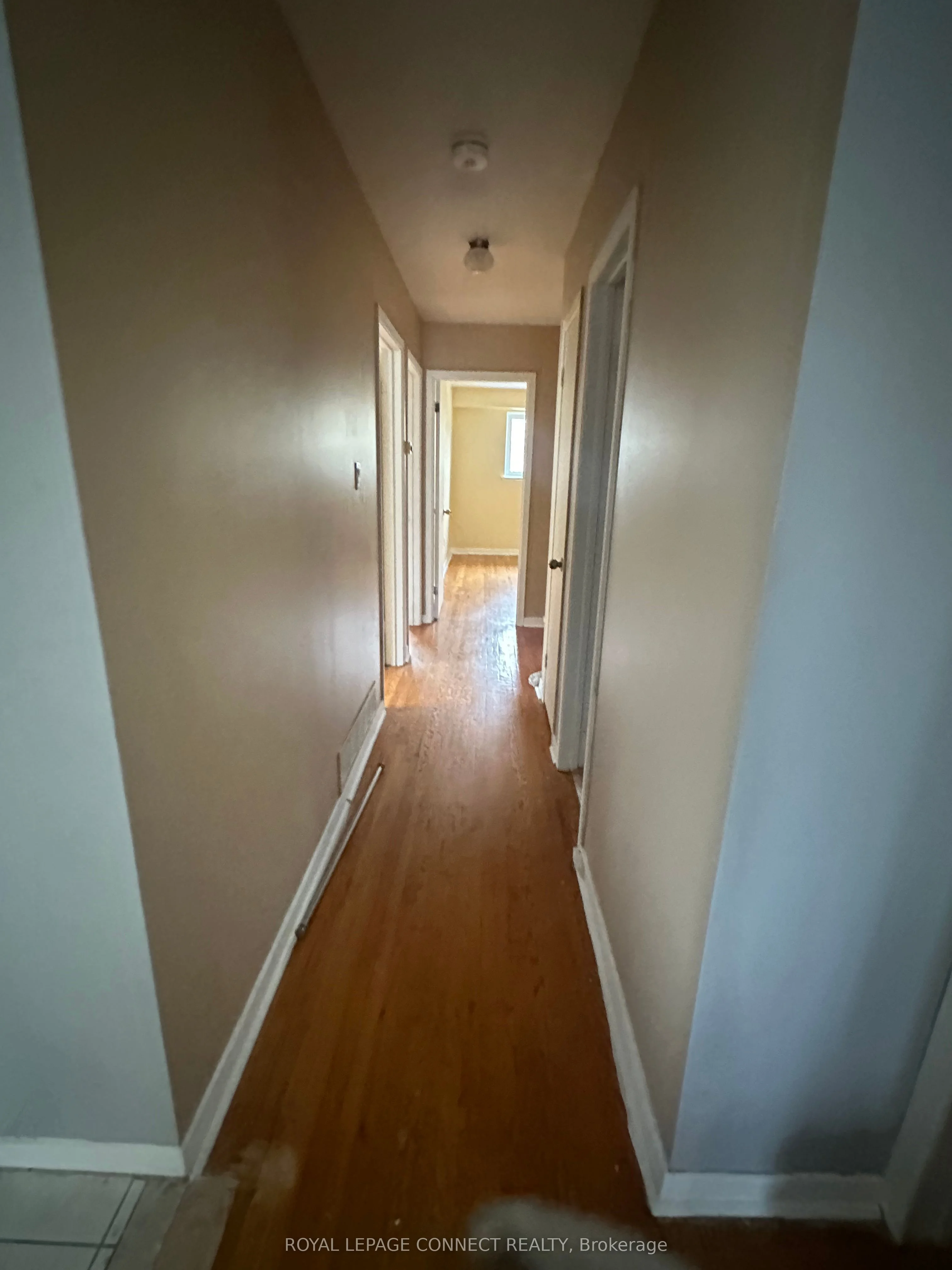 6850 Darcel Avenue, Mississauga, ON L4T 2W5