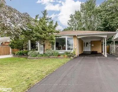 3321 QUEEN FREDERICA Drive, Mississauga, ON L4Y 2Z9