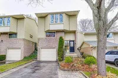Condo Townhouse in Oakville