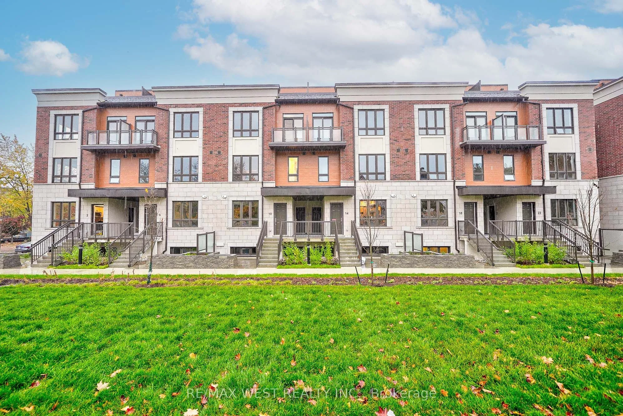 4015 Hickory Drive Th11, Mississauga, On L4w 1l1