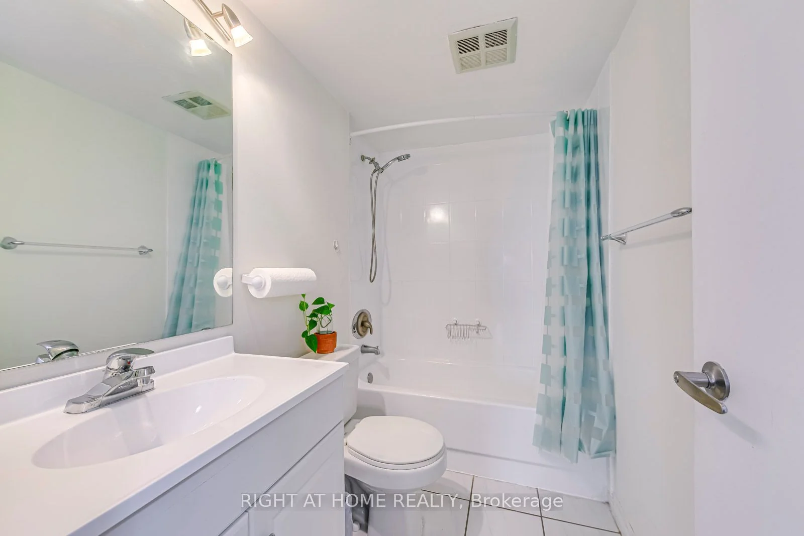 155 Hillcrest Avenue 1511, Mississauga, ON L5B 3Z2