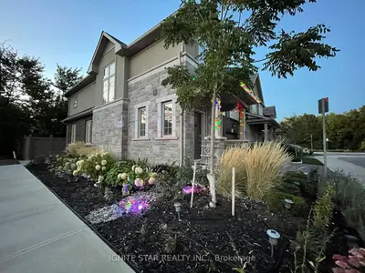 Att/Row/Townhouse in Oakville