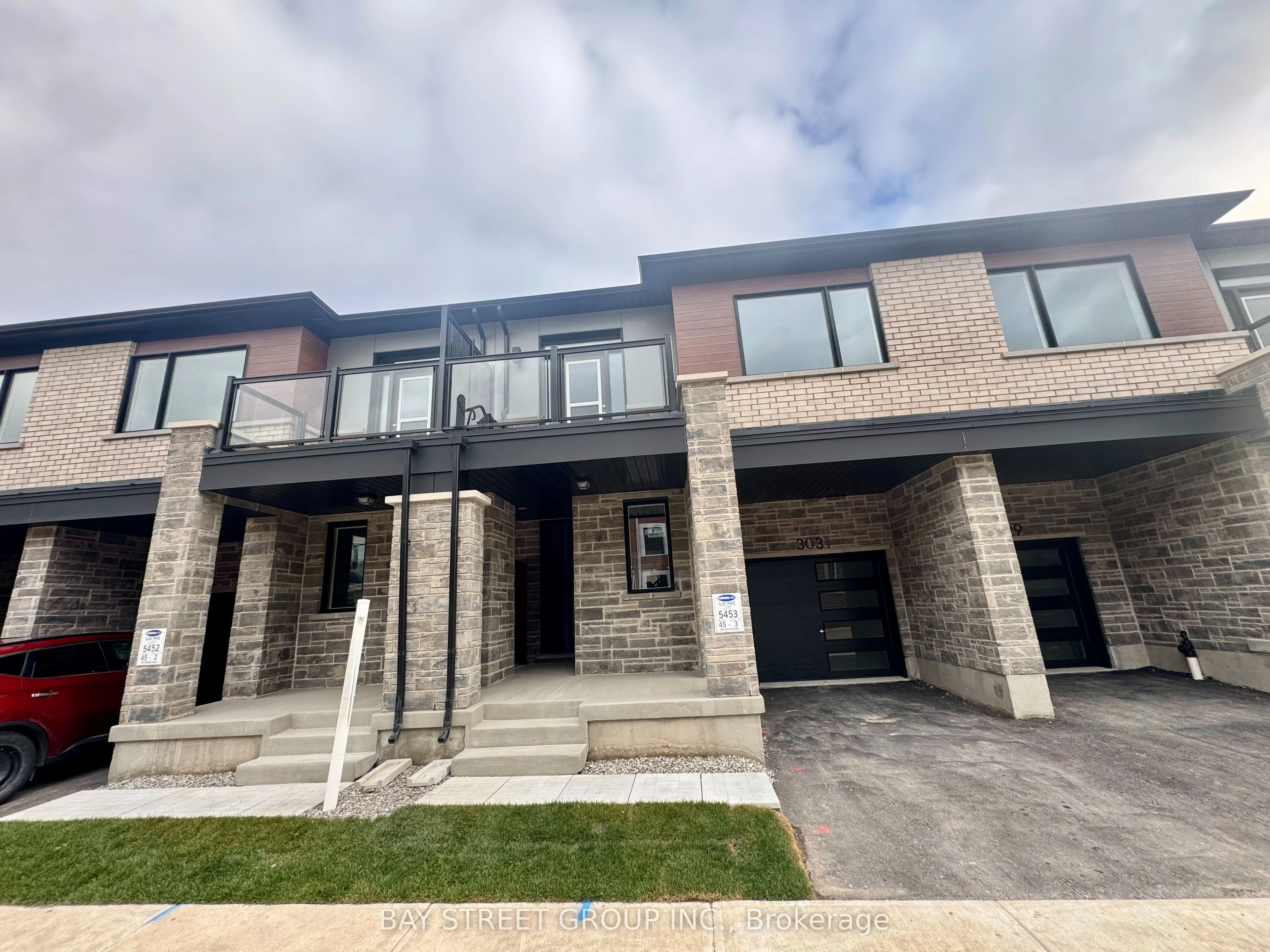 Att/Row/Townhouse in Oakville
