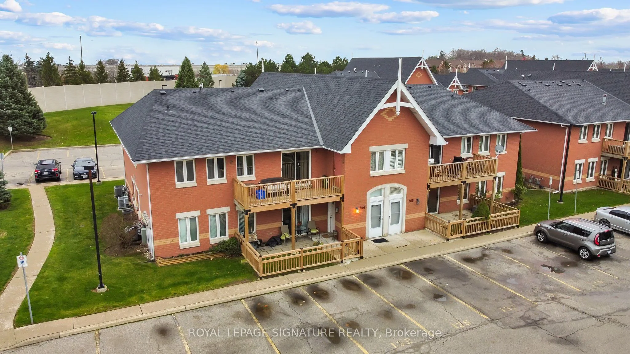 Condo Townhouse in Burlington