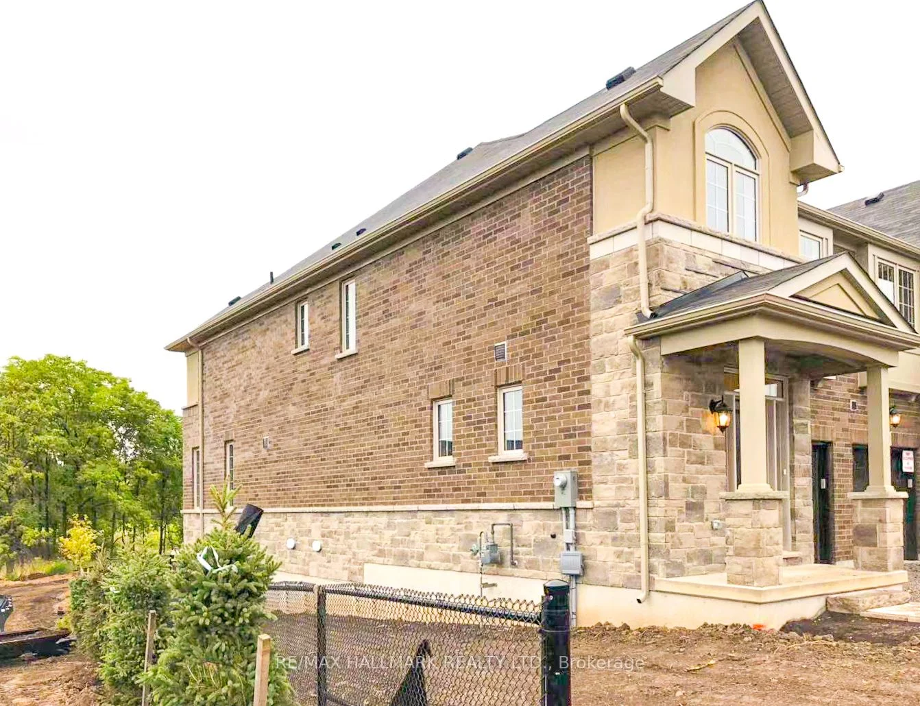 Att/Row/Townhouse in Oakville