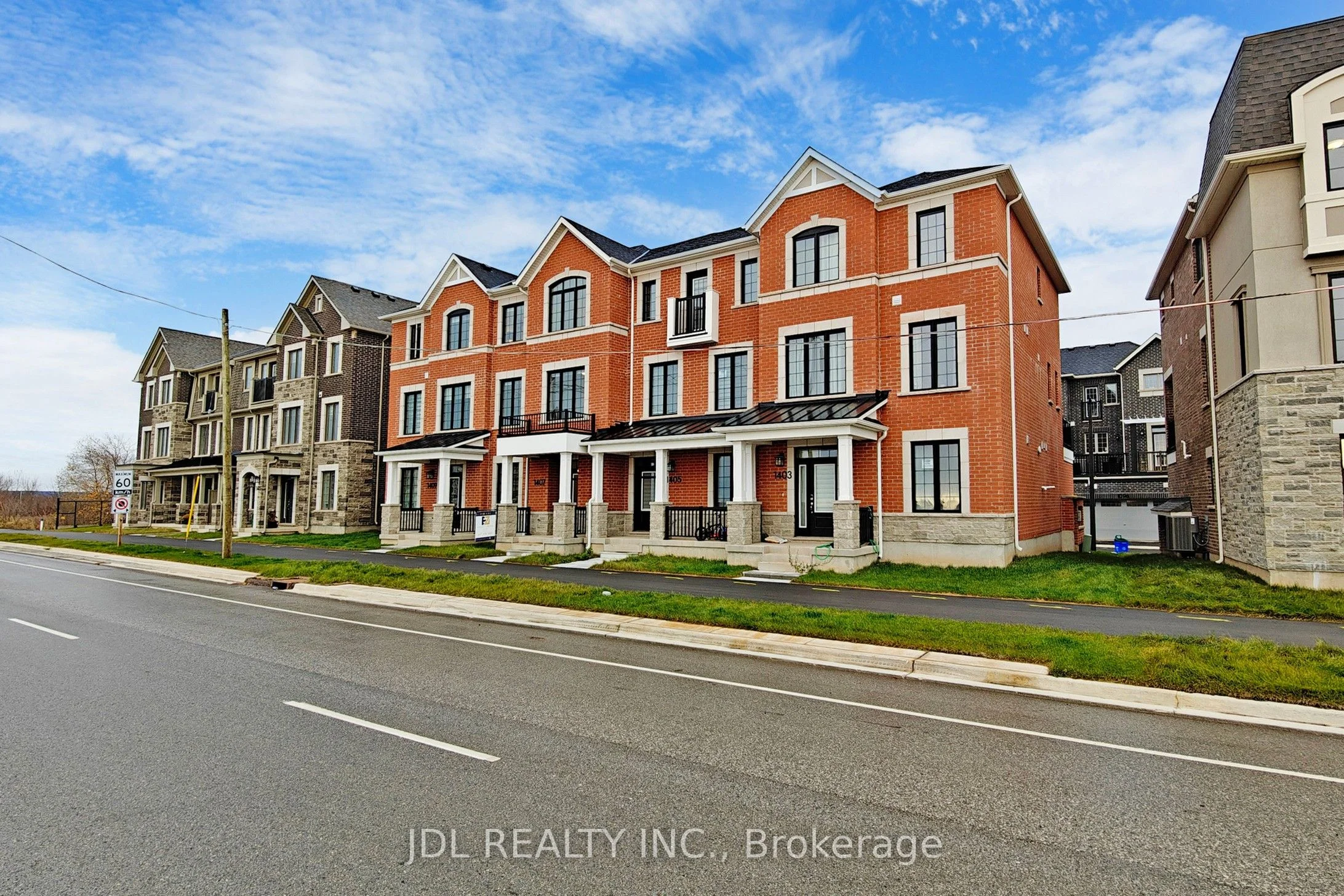 Att/Row/Townhouse in Oakville