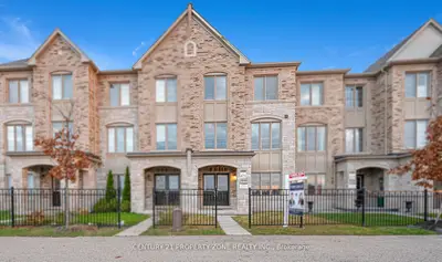 Att/Row/Townhouse in Brampton
