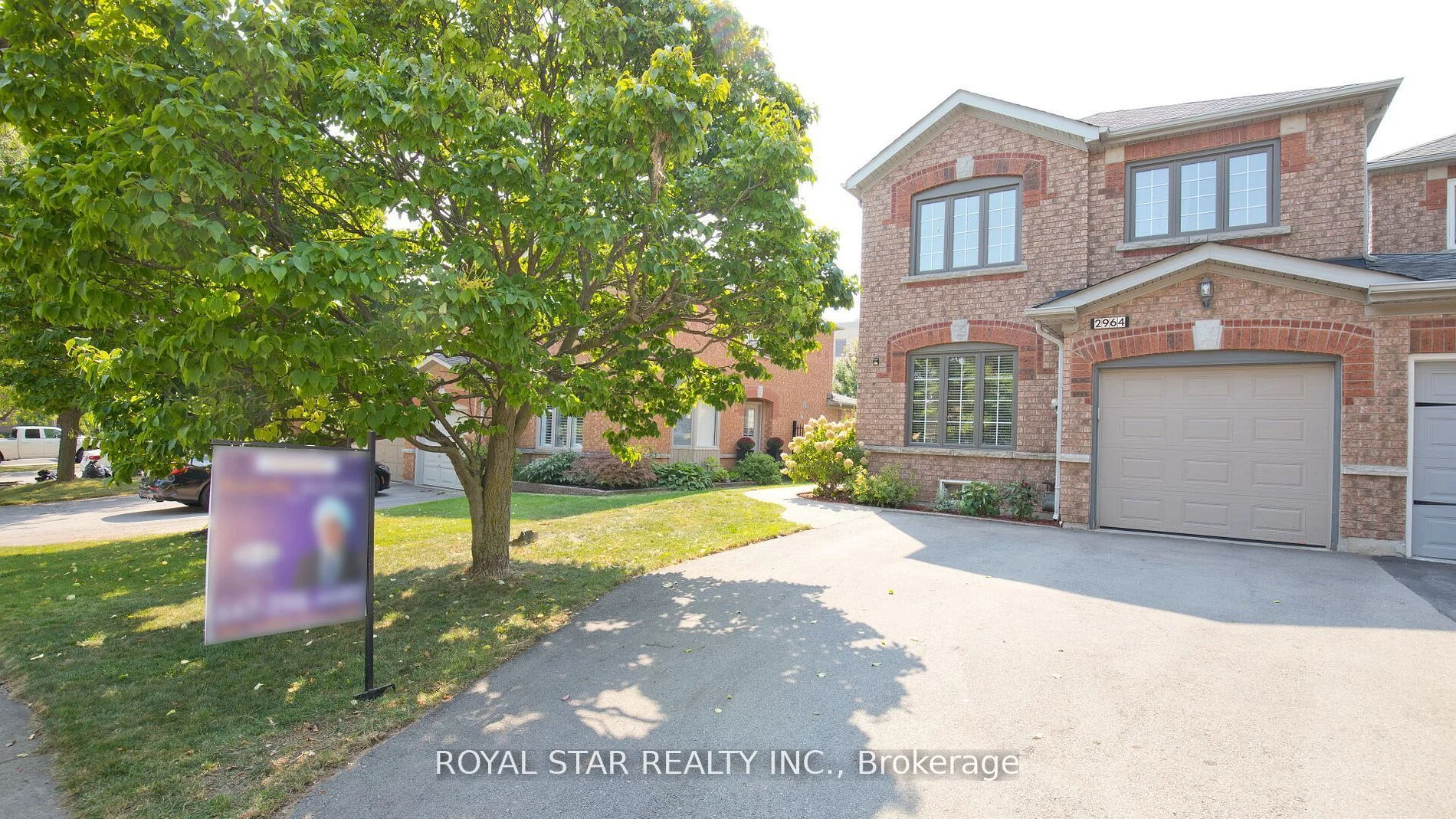 Att/Row/Townhouse in Burlington