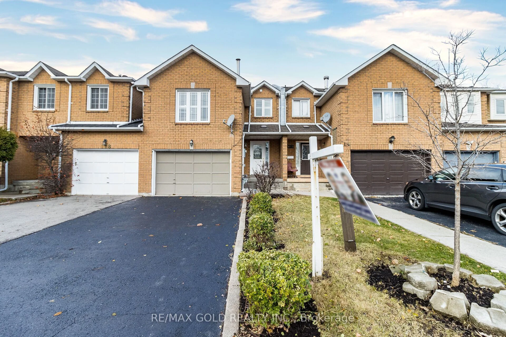 Att/Row/Townhouse in Brampton