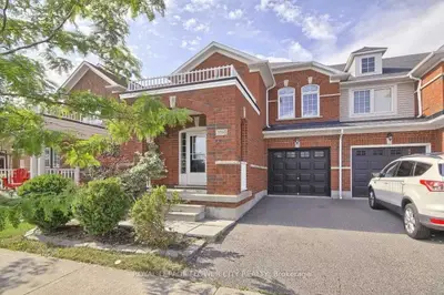Att/Row/Townhouse in Burlington